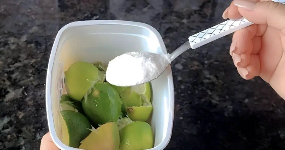 Lo que ocurre al combinar bicarbonato y cáscaras de limón es inesperado.
